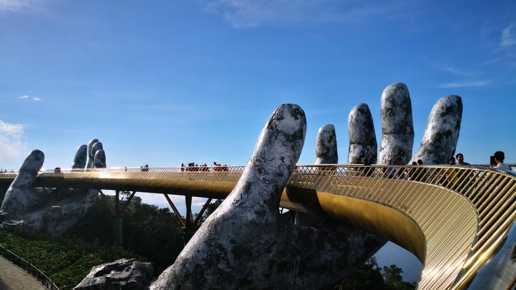 巴拿山黃金佛手橋