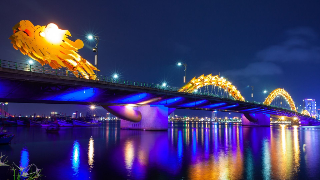 峴港龍橋夜景