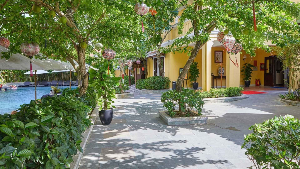 酒店中庭花園