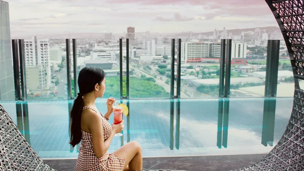 bai hotel cebu 泳池酒吧