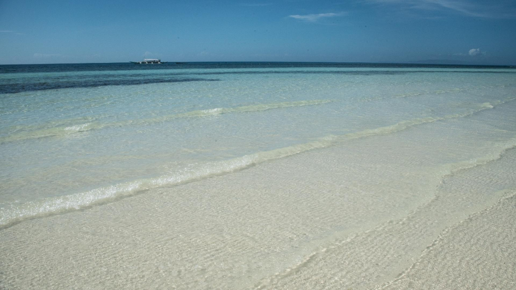 白色的粉末沙灘