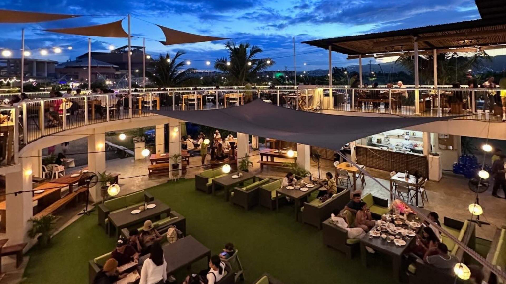 Lantaw Floating Native晚餐時刻