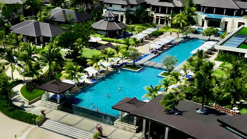 Crimson Resort and Spa Mactan