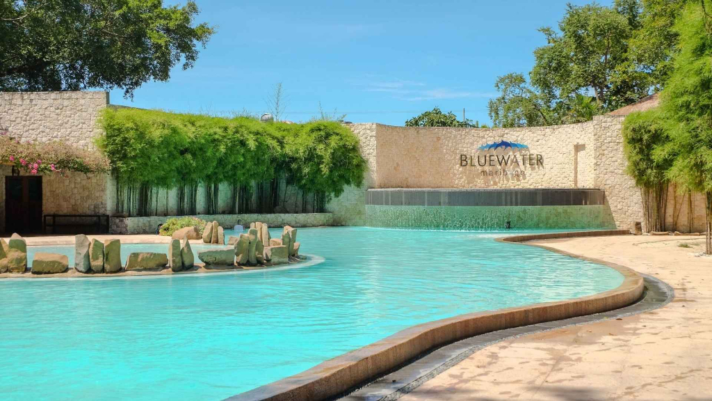 Bluewater Maribago Resort游泳池